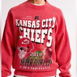 Abercrombie & Fitch Red Kansas City Chiefs Graphic Crew Sweatshirt